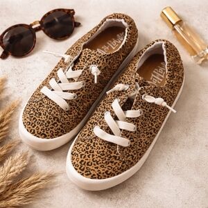 Mad Love Leopard Print Sneakers Womens 8 NWT Animal Canvas Shoes